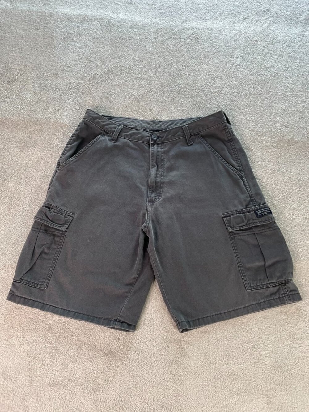 Wrangler Authentic Issue Men's 32 Gray Cargo Shorts Y2K Utility Workwear